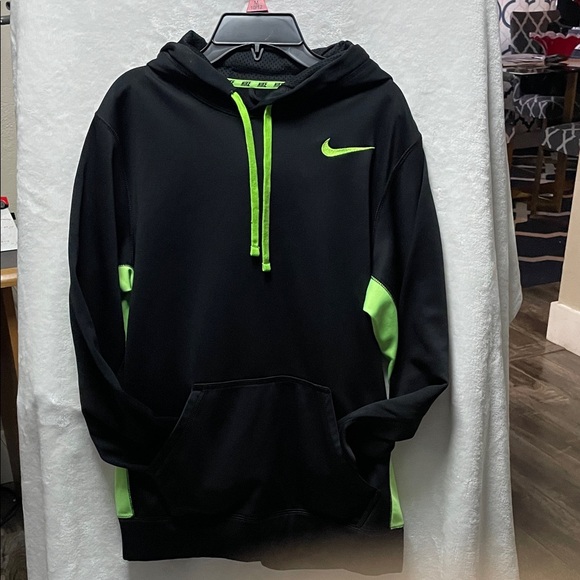 Nike Therma-Fit Women’s Black and Neon Green Hoodie Size Small - Picture 1 of 6
